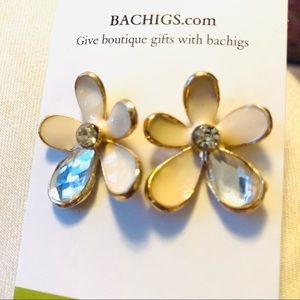 Flower earrings, pierced, beige